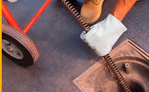 Desentupidora Profissional Realizando Serviço no Bairro Jardim Anhanguera, Praia Grande